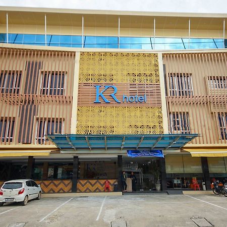 Vaccinated Staff - OYO 344 KR Hotel Palembang Exterior foto
