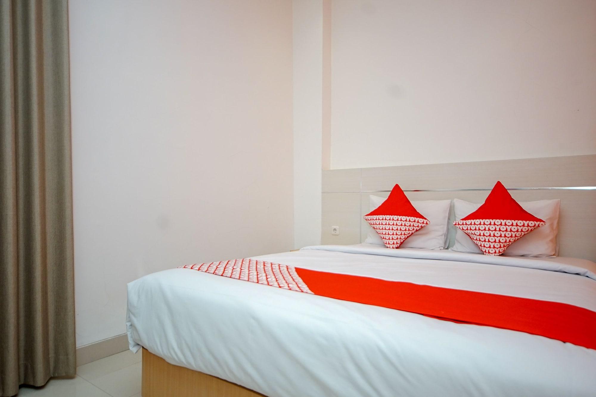 Vaccinated Staff - OYO 344 KR Hotel Palembang Exterior foto