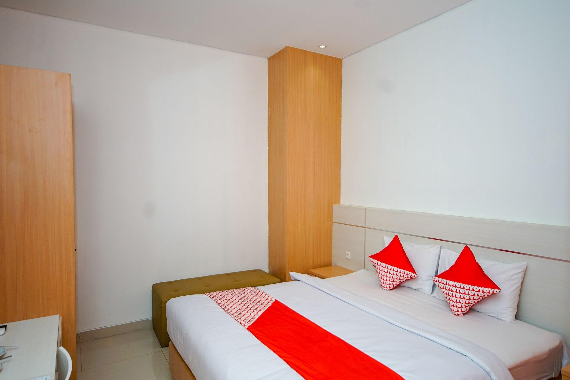 Vaccinated Staff - OYO 344 KR Hotel Palembang Exterior foto