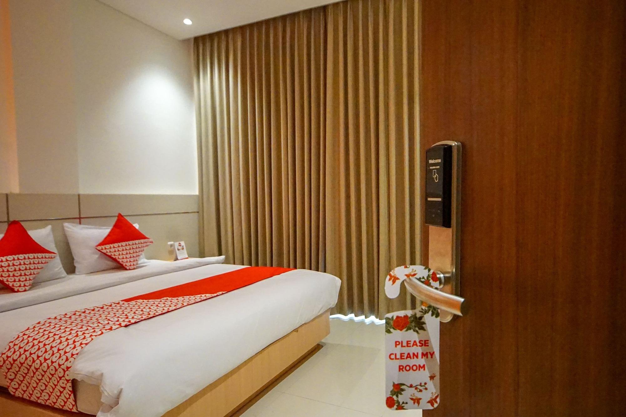 Vaccinated Staff - OYO 344 KR Hotel Palembang Exterior foto
