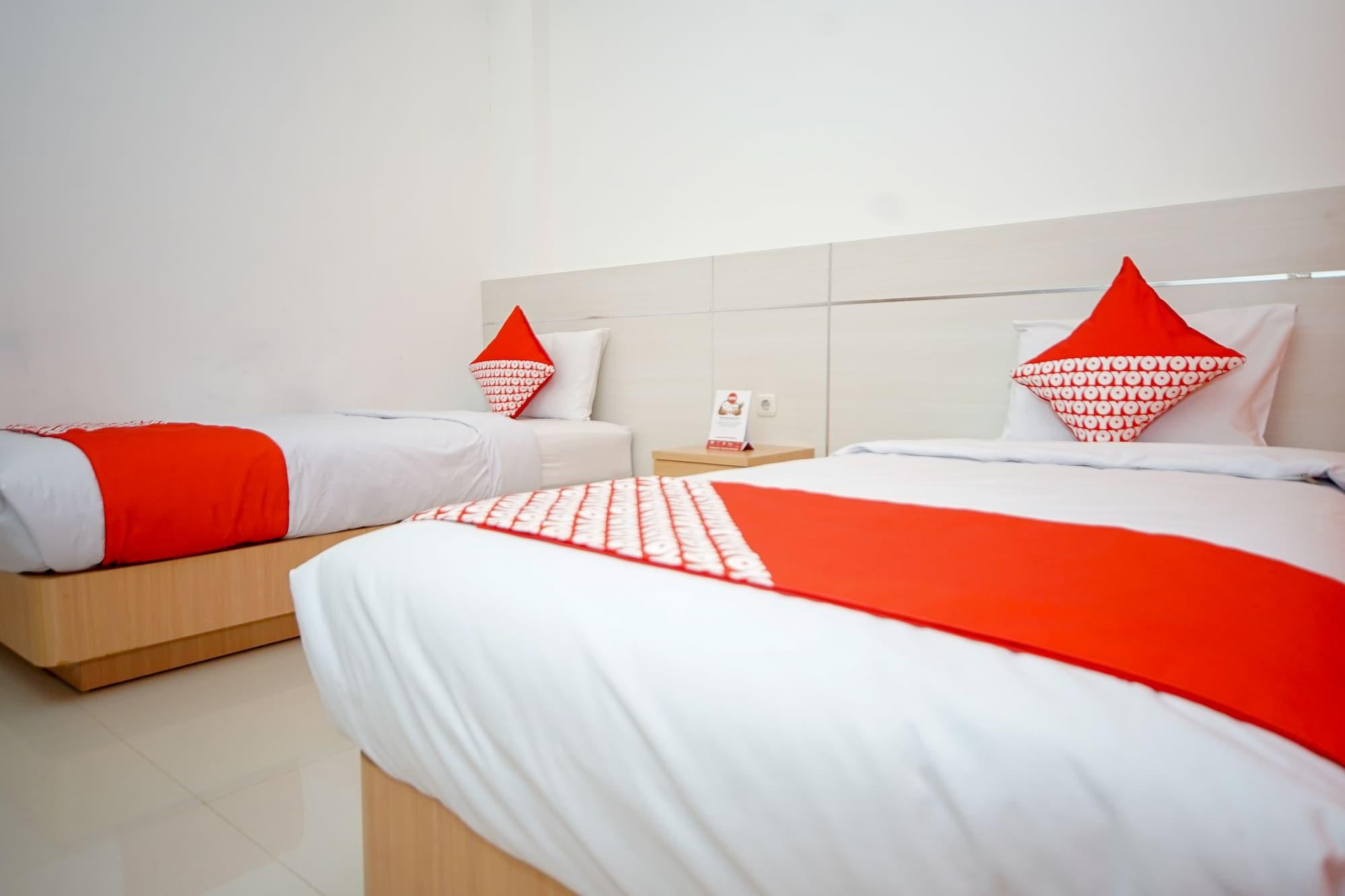 Vaccinated Staff - OYO 344 KR Hotel Palembang Exterior foto