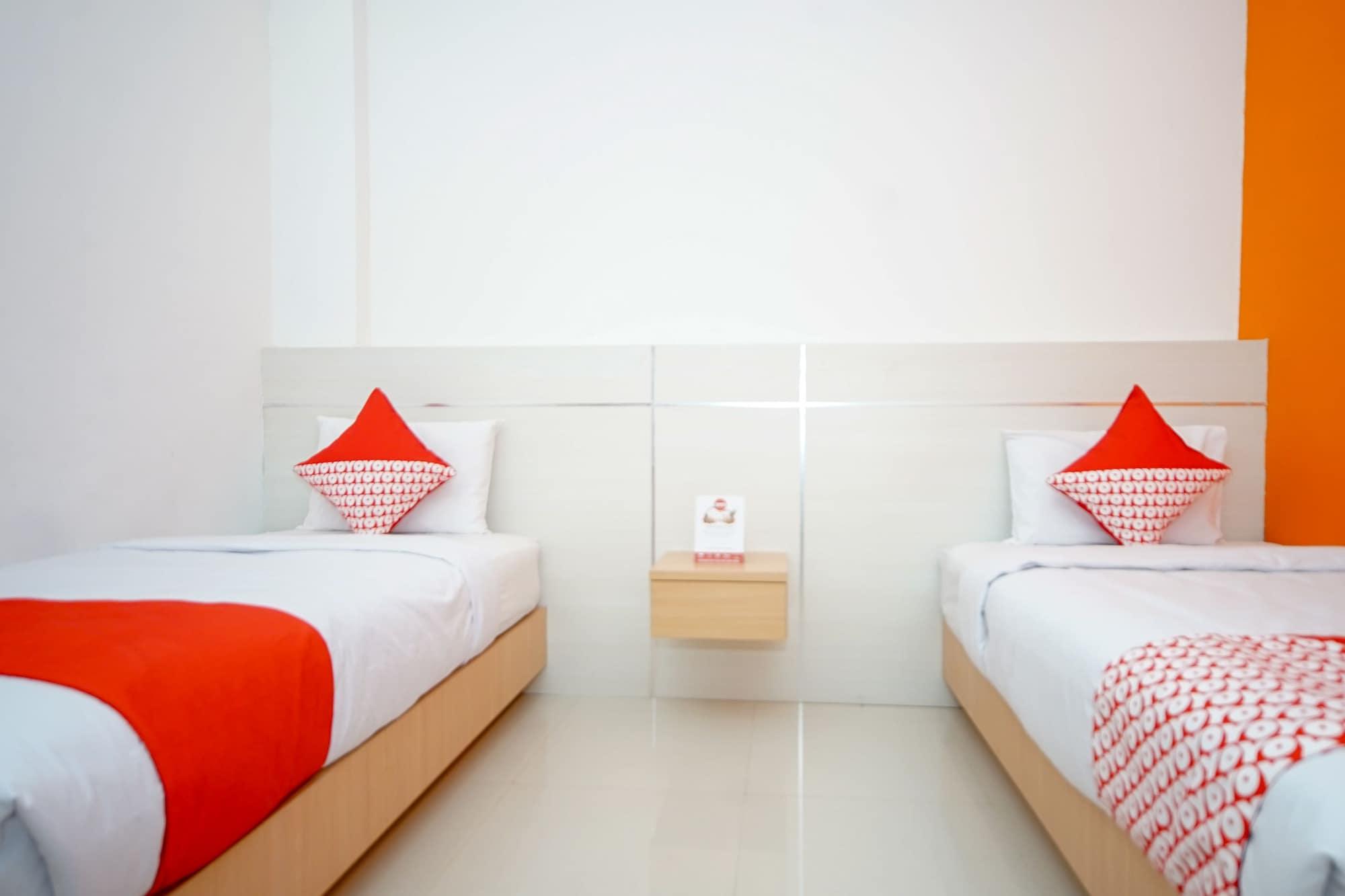Vaccinated Staff - OYO 344 KR Hotel Palembang Exterior foto