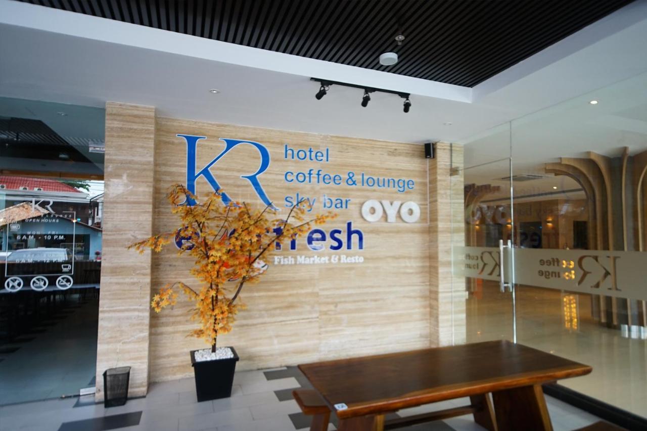 Vaccinated Staff - OYO 344 KR Hotel Palembang Exterior foto