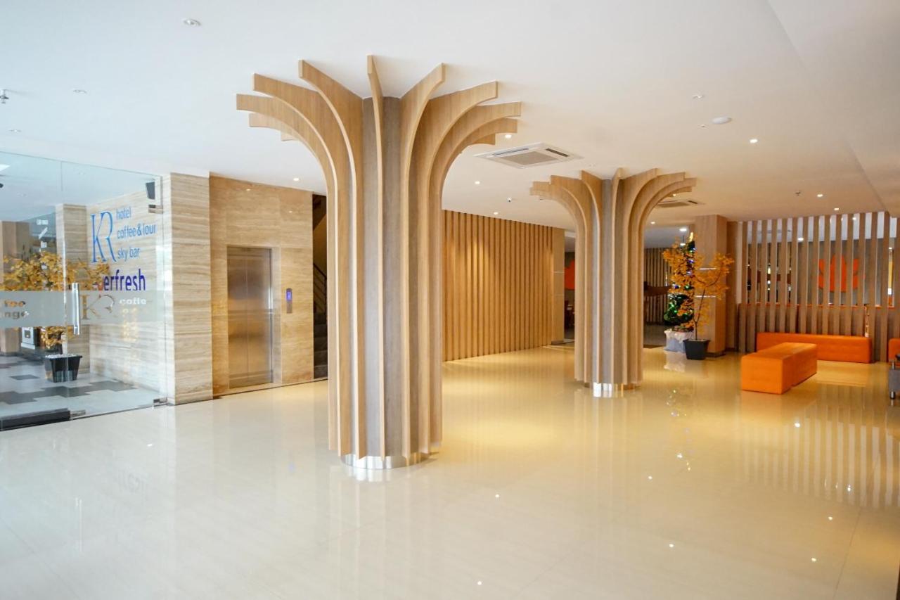 Vaccinated Staff - OYO 344 KR Hotel Palembang Exterior foto