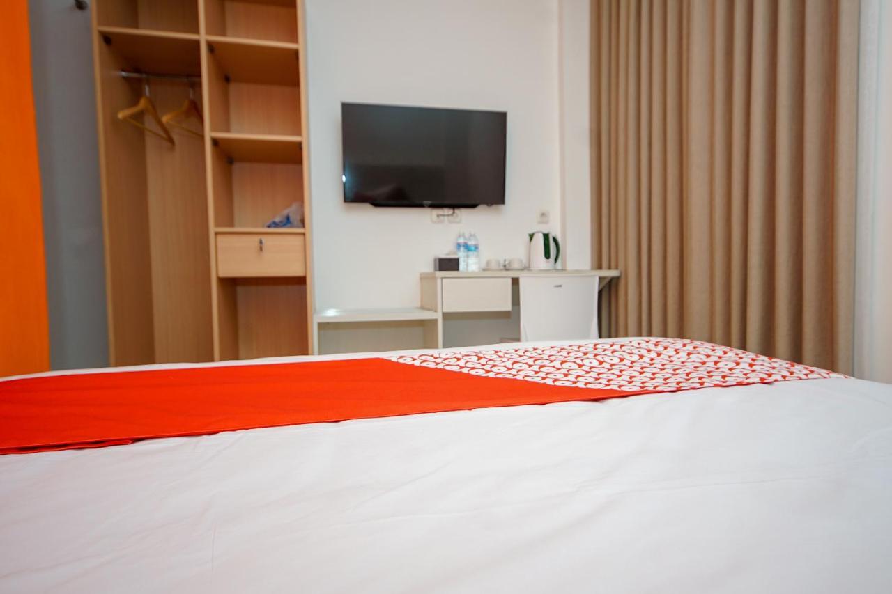 Vaccinated Staff - OYO 344 KR Hotel Palembang Exterior foto