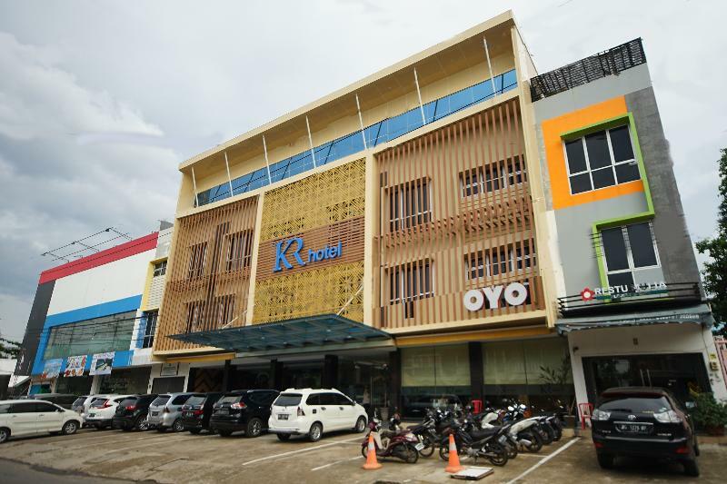 Vaccinated Staff - OYO 344 KR Hotel Palembang Exterior foto