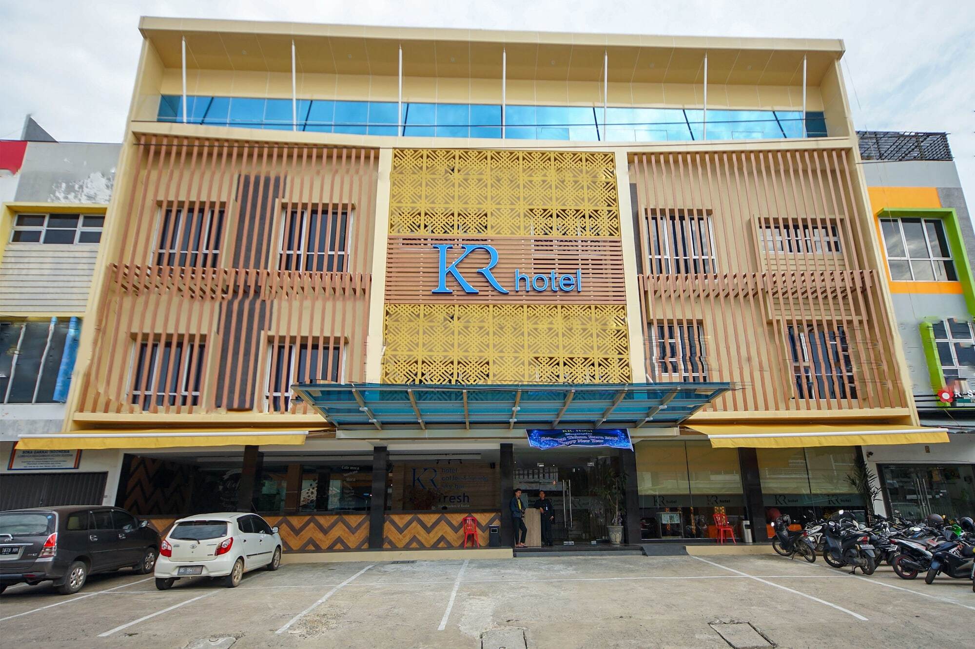 Vaccinated Staff - OYO 344 KR Hotel Palembang Exterior foto
